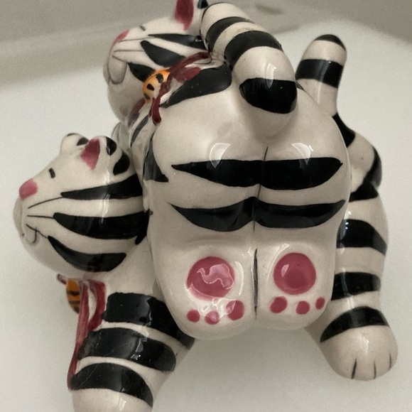 Blue Sky Clayworks Ceramic Stackable Tabby Kitty Cats Salt & Pepper Shakers - Picture 4 of 11